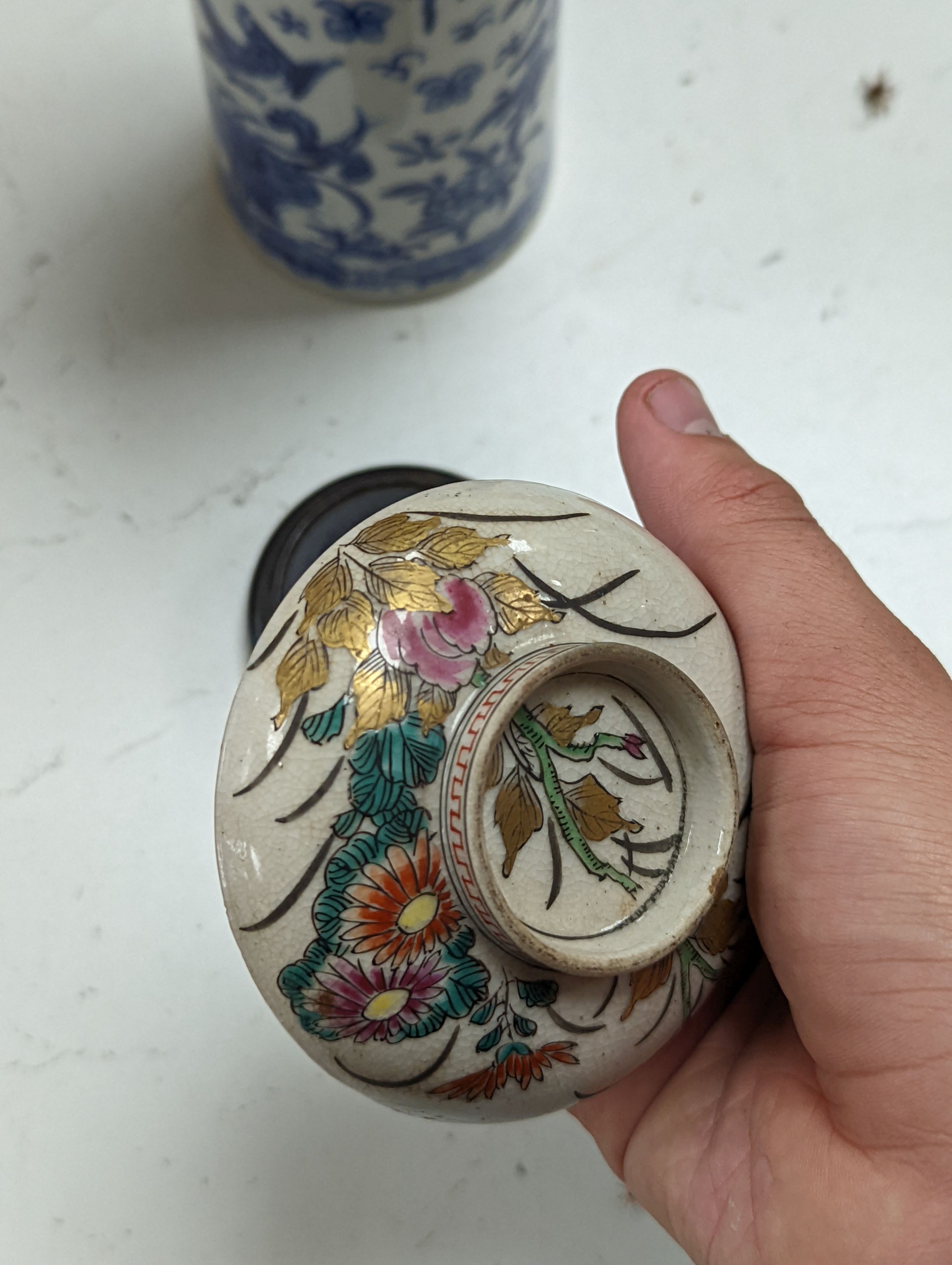 A Chinese famille rose ginger jar, a 19th century Chinese blue and white porcelain jar and cover, a blue and white cylinder vase, a small Chinese dish and orange glass vase (5)